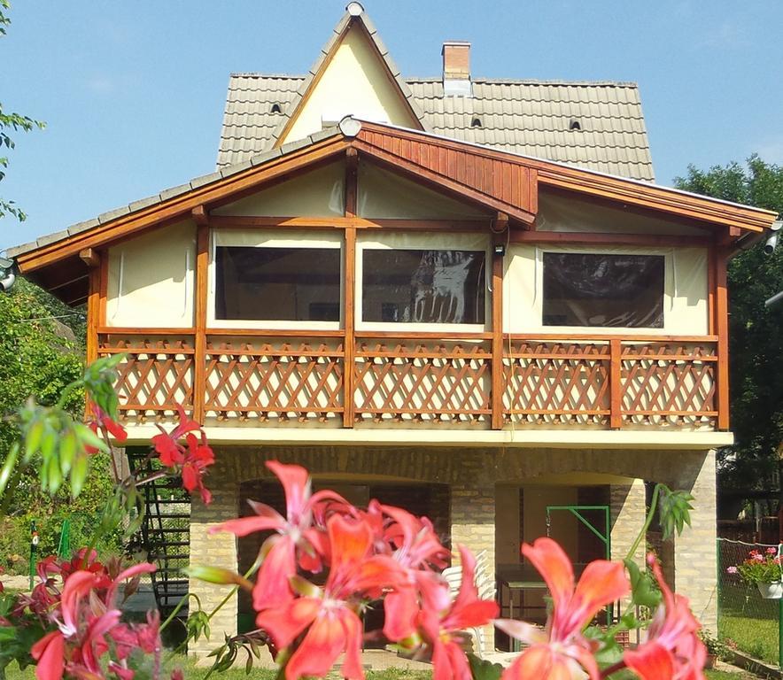 Tiszavirag Vendeghaz Villa Сегед Екстериор снимка