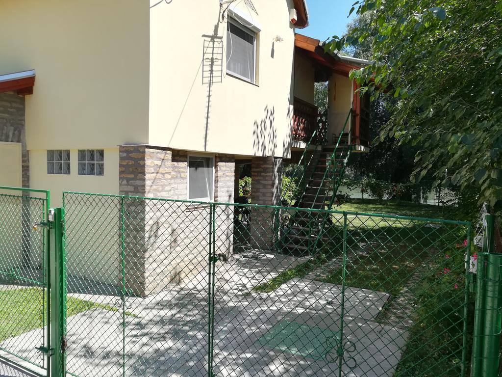 Tiszavirag Vendeghaz Villa Сегед Екстериор снимка