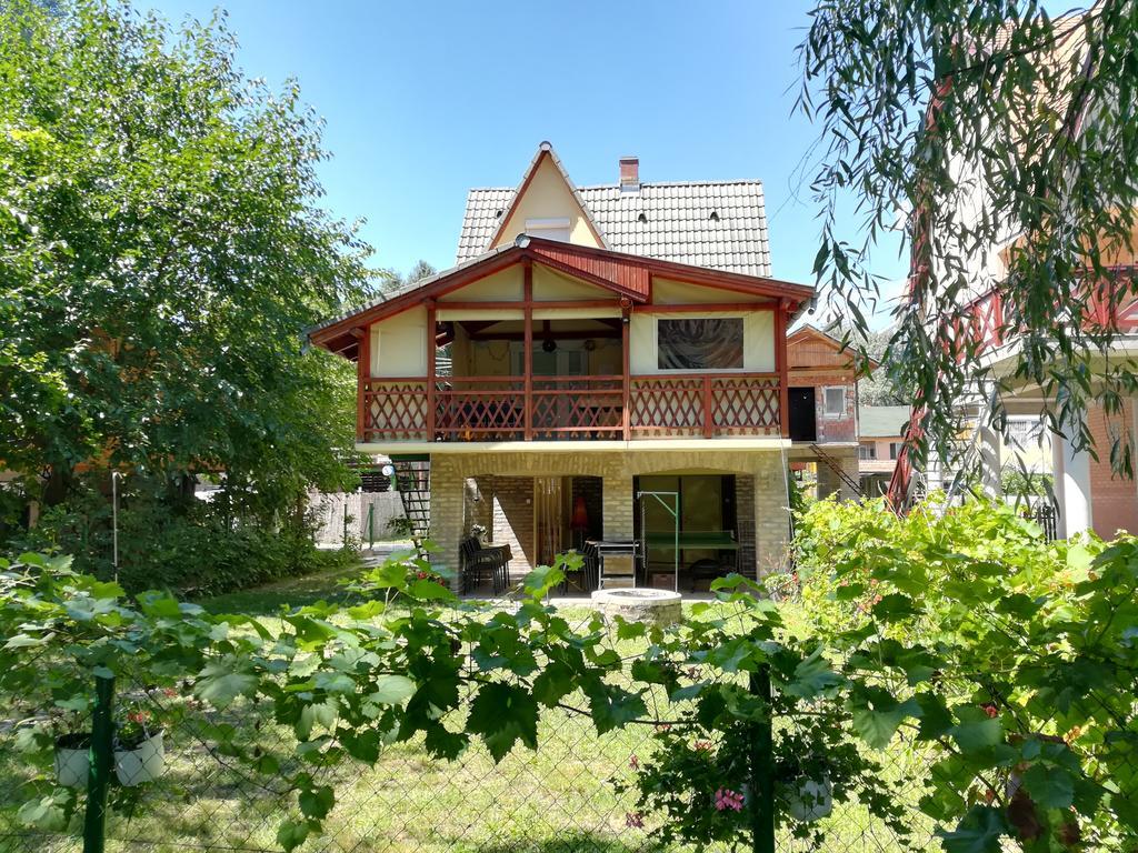Tiszavirag Vendeghaz Villa Сегед Екстериор снимка