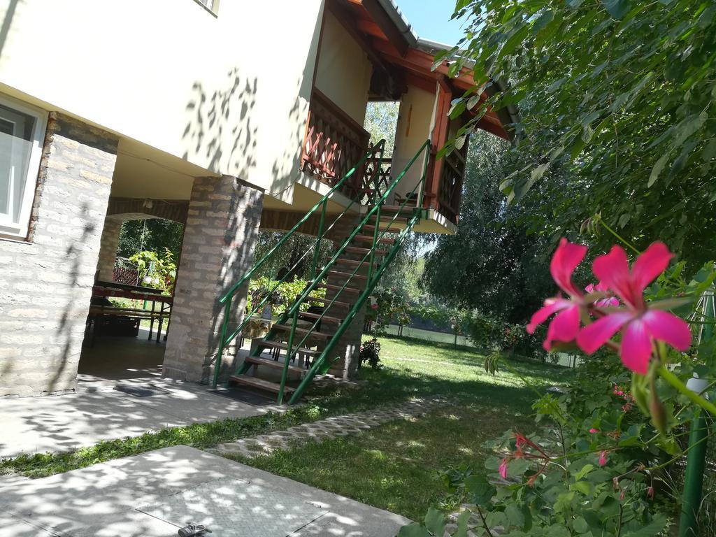 Tiszavirag Vendeghaz Villa Сегед Екстериор снимка