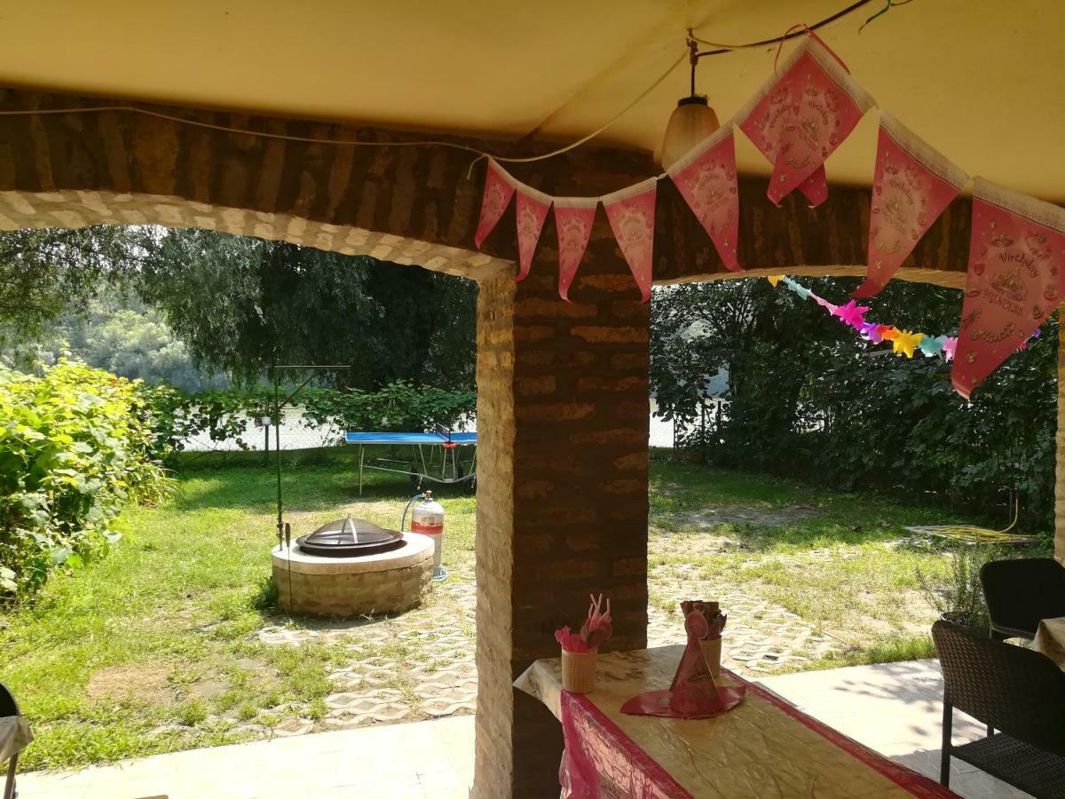 Tiszavirag Vendeghaz Villa Сегед Екстериор снимка