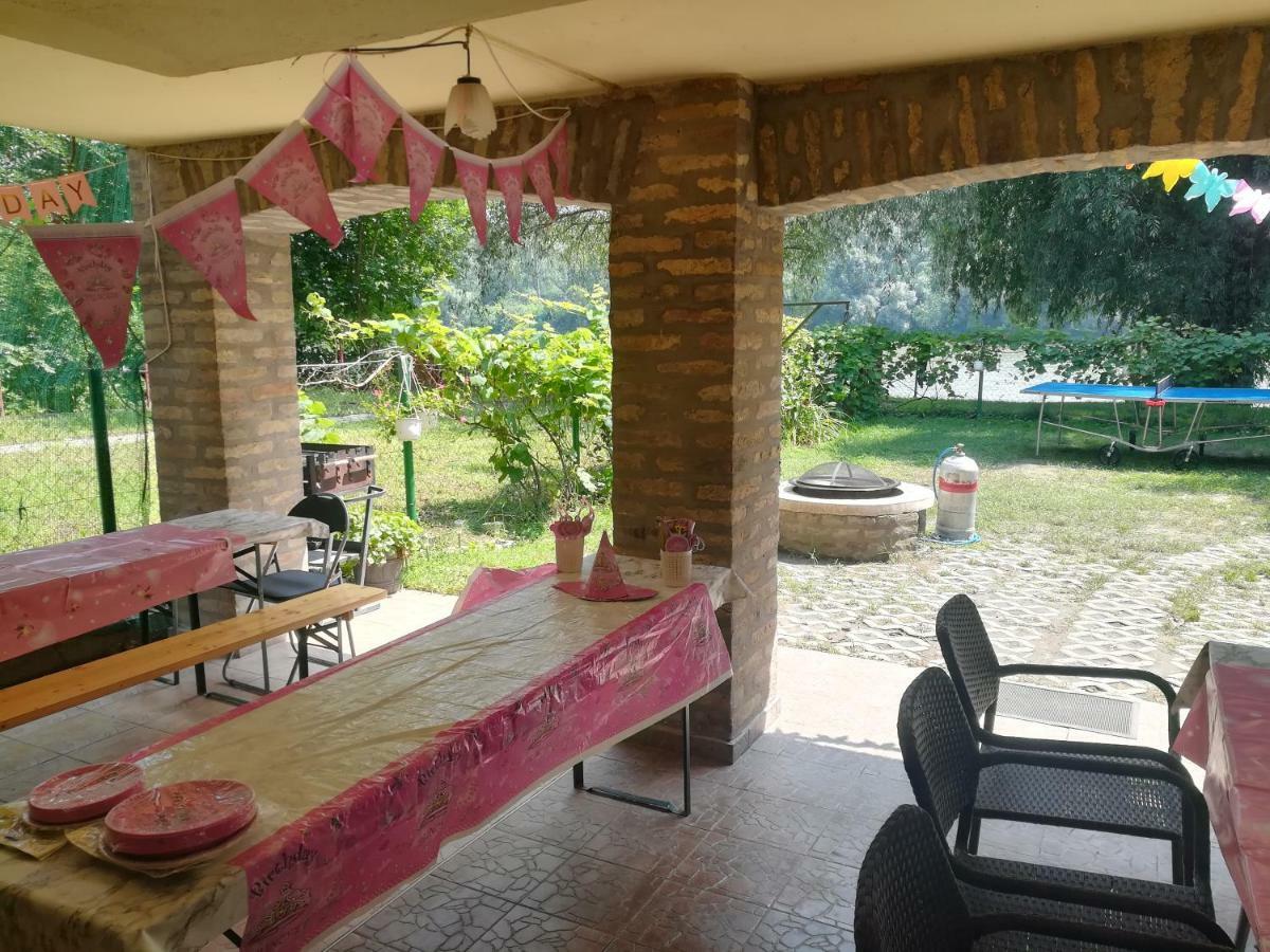 Tiszavirag Vendeghaz Villa Сегед Екстериор снимка